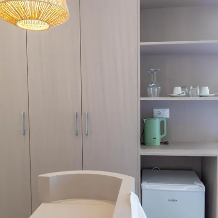 Mari Al Deluxe סרנדה