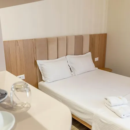Mari Al Deluxe ホテル Sarandë
