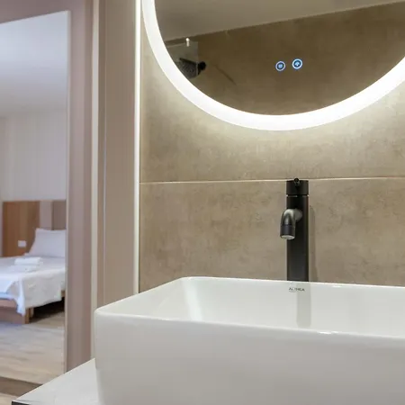 Mari Al Deluxe Sarandë
