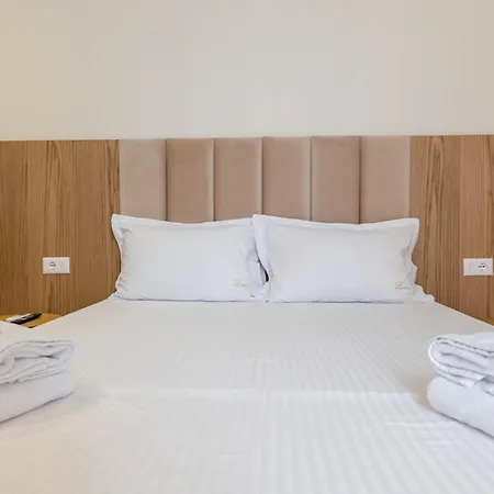 ホテル Mari Al Deluxe Sarandë