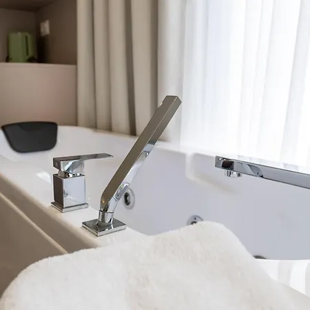 Mari Al Deluxe ホテル Sarandë