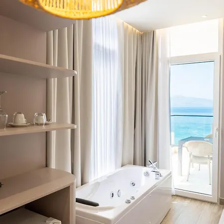 ホテル Mari Al Deluxe Sarandë