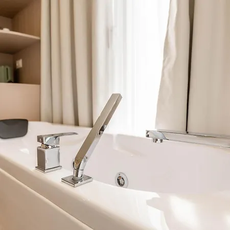 ホテル Mari Al Deluxe Sarandë